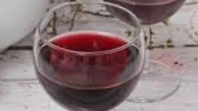 گربه ی جام شراب رو خورده مست کرده