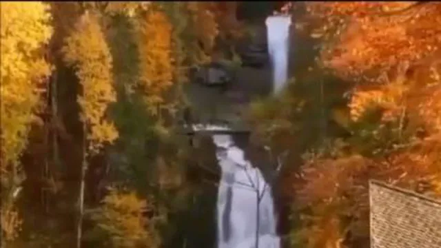 جاده زیبای پاییزی