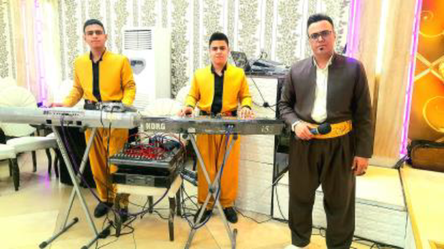 آهنگ کردی شاد جدید خواننده : صادق خسروی نوازنده : کارزان خسروی