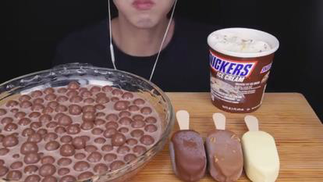 ASMR MALTESERS شیر شکلاتی بستنی مگنوم NUTELLA TWIX M&MS دسر MUKBANG몰티져스 먹방EATING