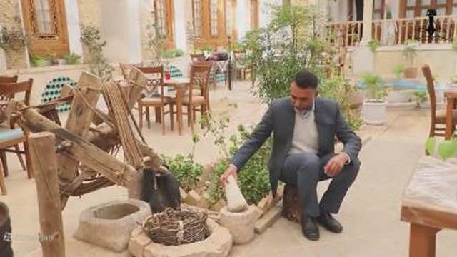 سنگ آسیاب باشیم