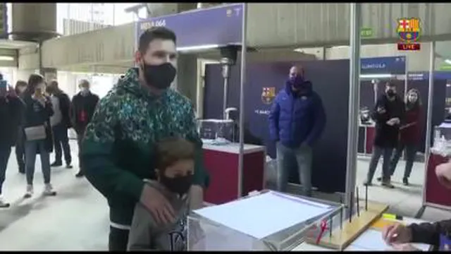 لیونل _مسی_ با _حضور _در _انتخابات_ بارسلونا_ رای خود را به صندوق انداخت