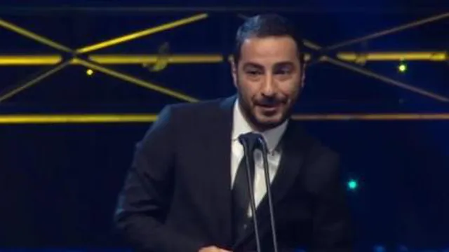 وحید محمد زاده هنرپیشه مردمی و انگلیسی صحبت کردن تقدیر ویژه جوایز آسیاپاسیفیک