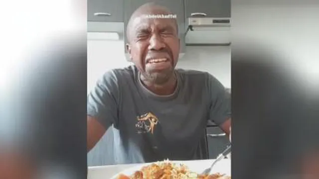بخاطر مارادونا گریه می‌کنه ولی گرسنشم هست😂😂😂