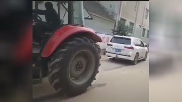 جدال لکسوس 570 با تراکتور 6سیلندر.