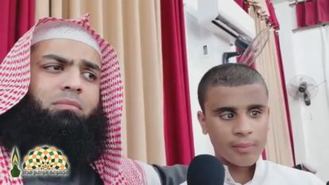 آذان پسر بچه نابینا