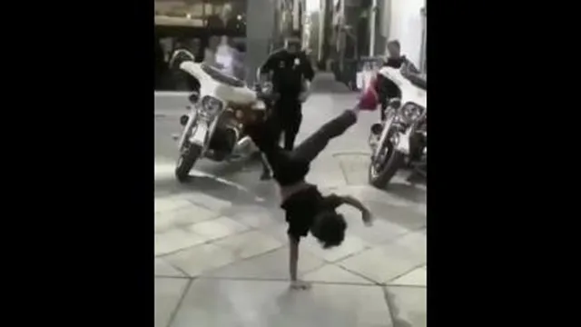 رقابت پسر بچه🧒 با پلیس🧔