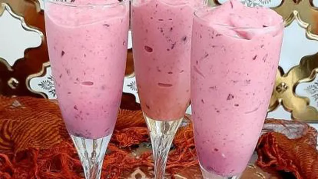 طرز تهیه اسموتی آلبالو خوشمزه