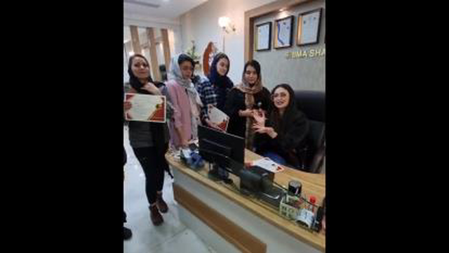 آموزش کاشت ناخن در تهران