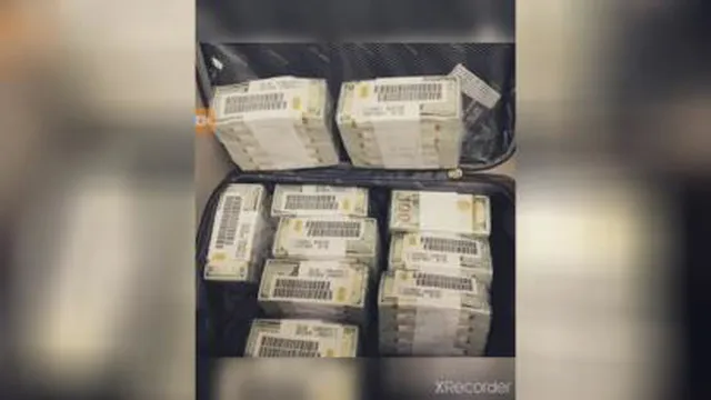 من عاشق پول هستم وپول عاشق من