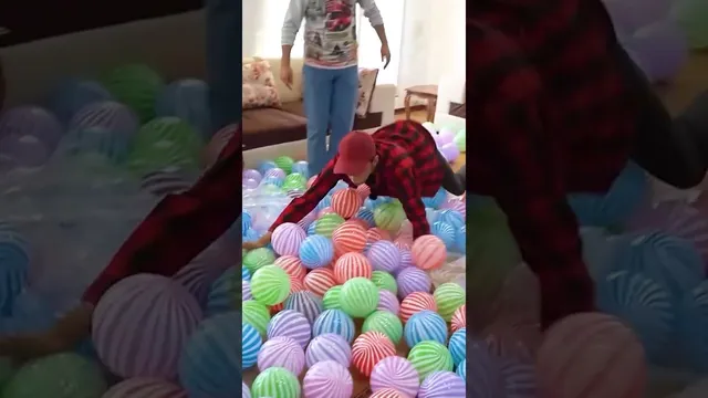 قایق بزرگ من با ۴۰۰ توپ پلاستیکی