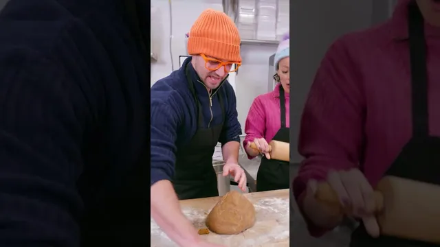 شیرینی‌پزی کریسمسی با بلیپی و میکا — ویدیوی کوتاه