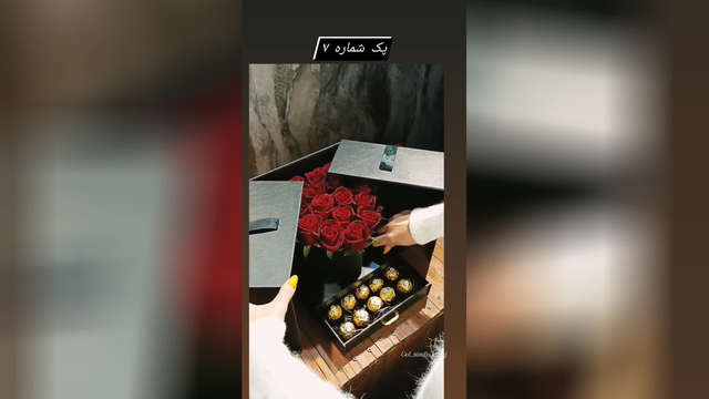 باکس گل مشکی با گل رز و موزیکال و شکلات