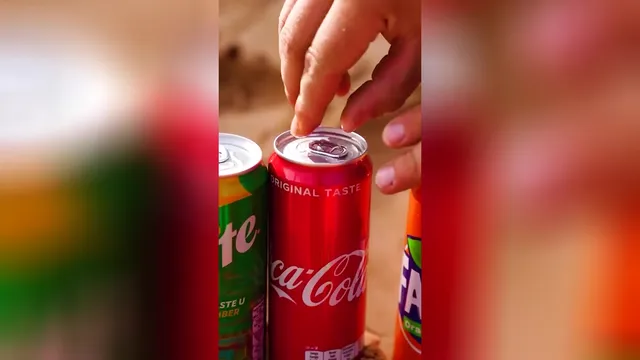 باز کردن بسته‌های نوشابه‌های کوکاکولا، میریندا، فانتا، دکتر پپر، 7up
