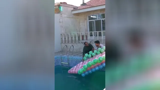 ساخت قایق بزرگ با 400 توپ پلاستیکی