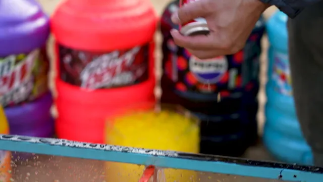 Experiment: Giant Fanta, Pepsi, Mtn Dew, Coca Cola, Balloons Soda vs Mentos in S