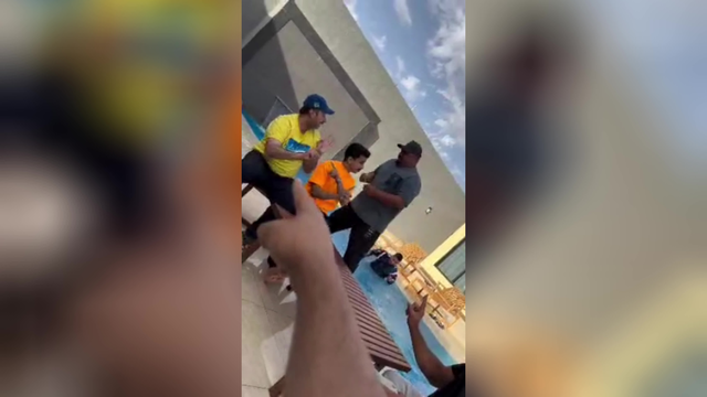 فقط تبلیغات شلوار کردی آخرش😂😂😂