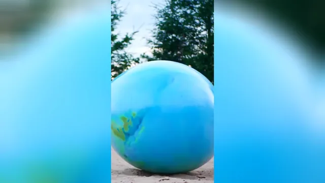 بادکنک غول پیکر از مسواک فیل