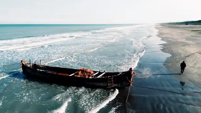 دانلود آهنگ مصطفی زاهدی به من اعتماد کن