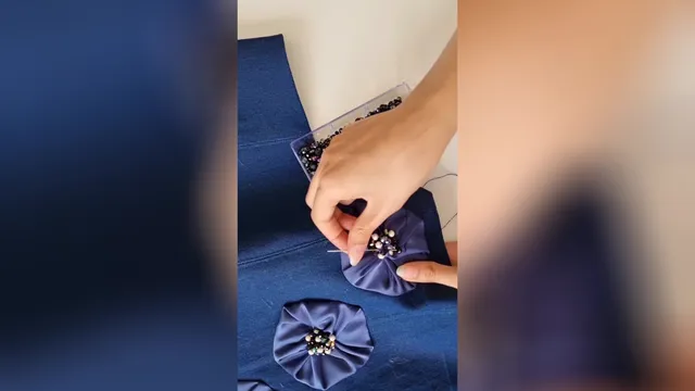 گل روی لباس