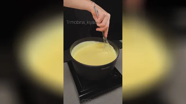 دسرزیرا با یک بطری نوشابه