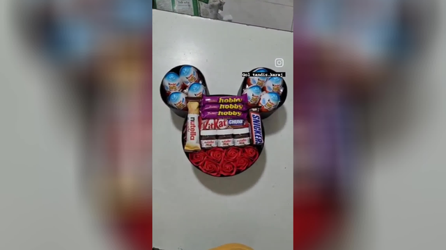 باکس گل خرسی با رز و شکلات ولنتاین