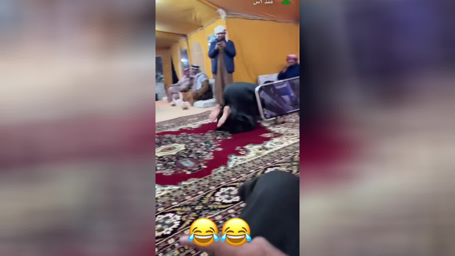 افتاد پایین 🤣😂