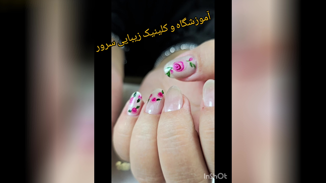 نمونه کاشت و ترمیم طراحی گل های آبرنگی توسط بهترین ناخن کار کرمان