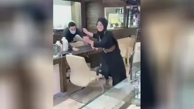 طلاخریدن این خانم فروشنده رونصفه جون کرد