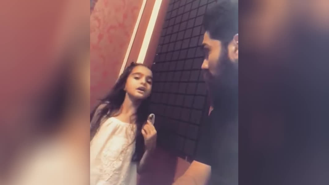 نمایش زنده علی زندوکیلی