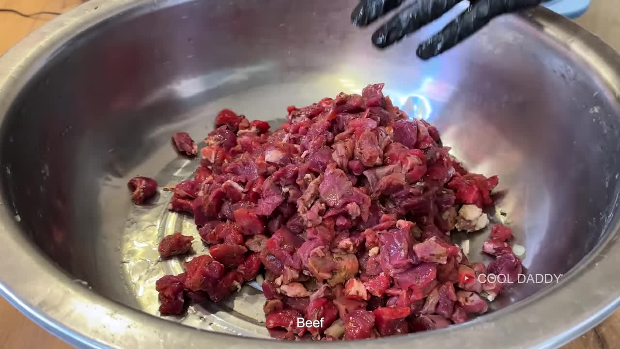 غذای خیابانی در ازبکستان؛ پلو مخلوط با گوشت شتر مرغ و کباب دیگی