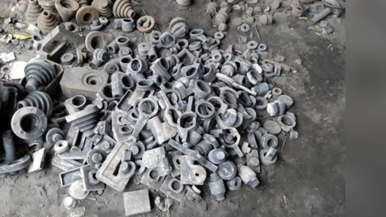 ریخته‌گری چدن در شهر صنعتی شمس‌آباد