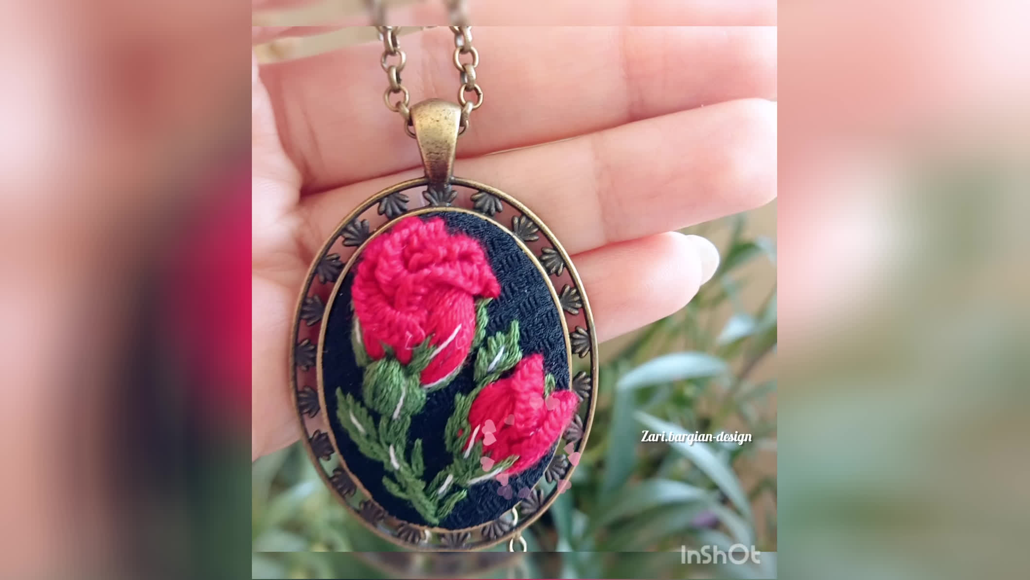 طراحی گردنبند با گلدوزی