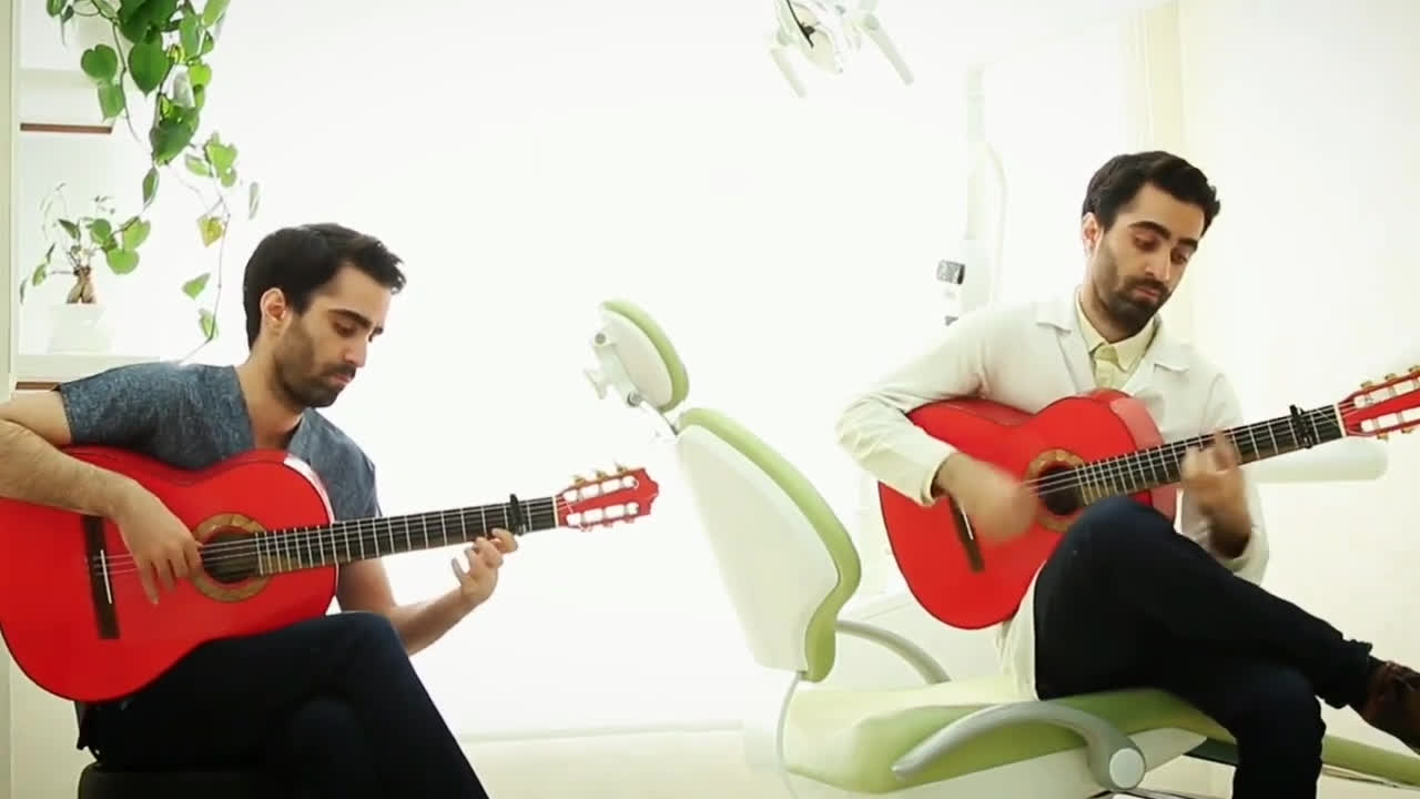 تو مطب براتون گیتار زدم! 🤩❤️ سال نو مبارک
