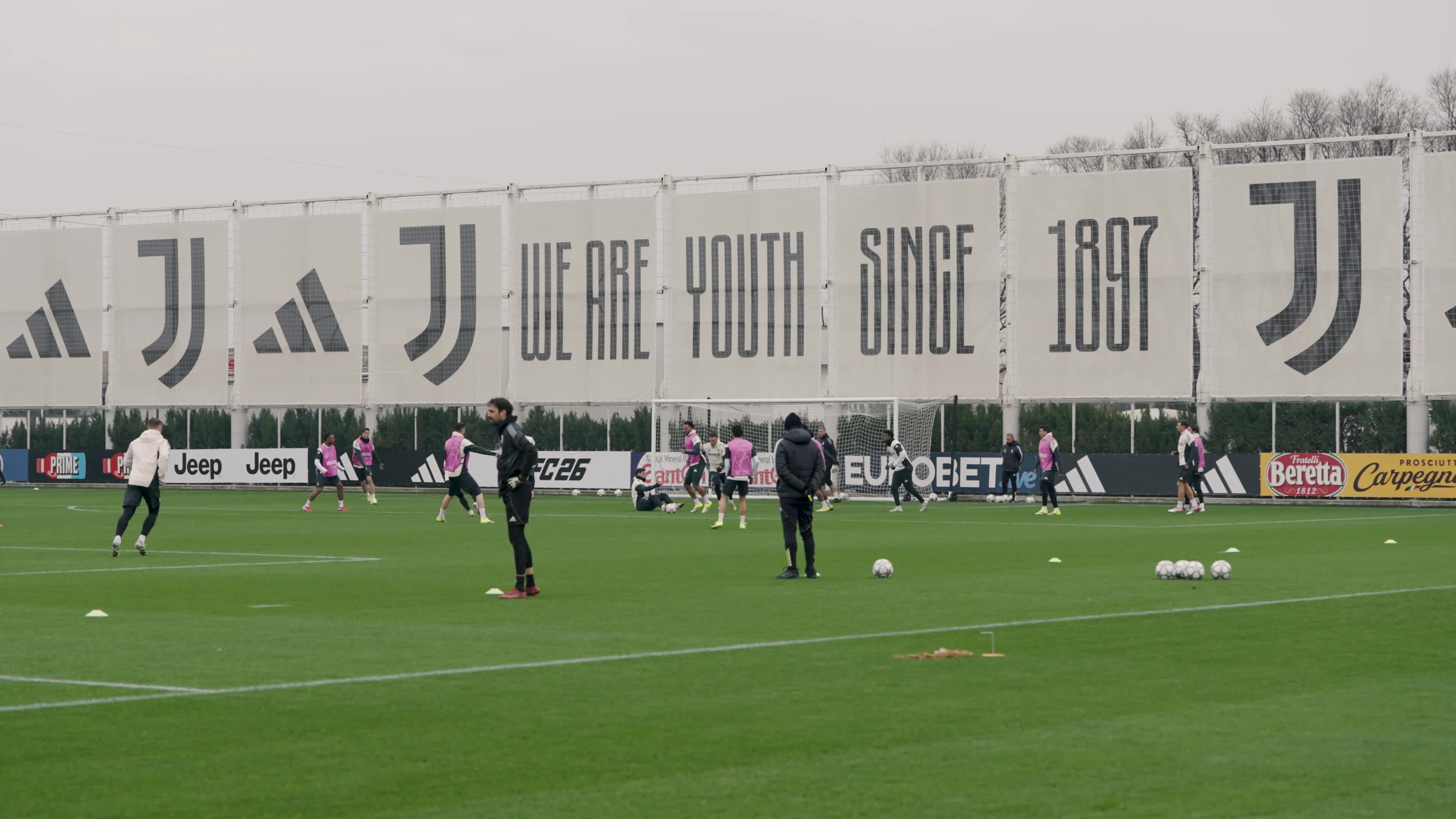 Watch JUVENTUS TRAINING before the Champions League Night vs Benfica! 🔥