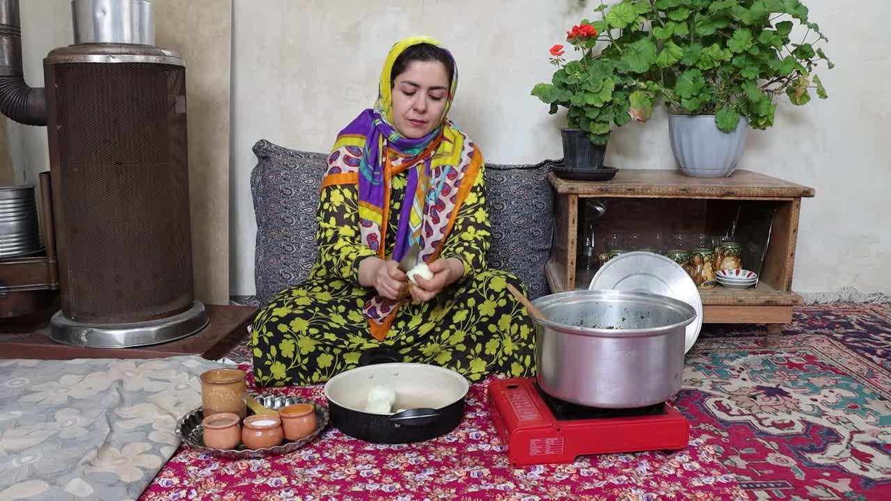 غذای روستایی در ایران؛ پخت آش دوغ و نان سنتی به روش 100 سال قبل