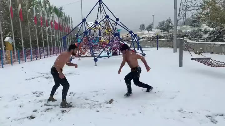 تمرین توی یخ و برف سرما🥶 ⛄️ ❄️
