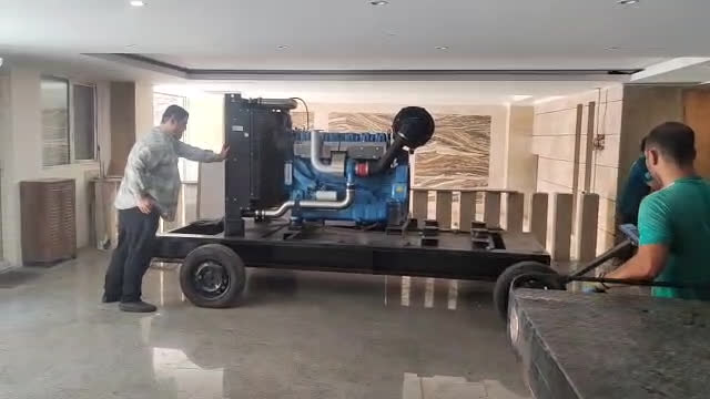 جرثقیل دکل دار در شرق تهران