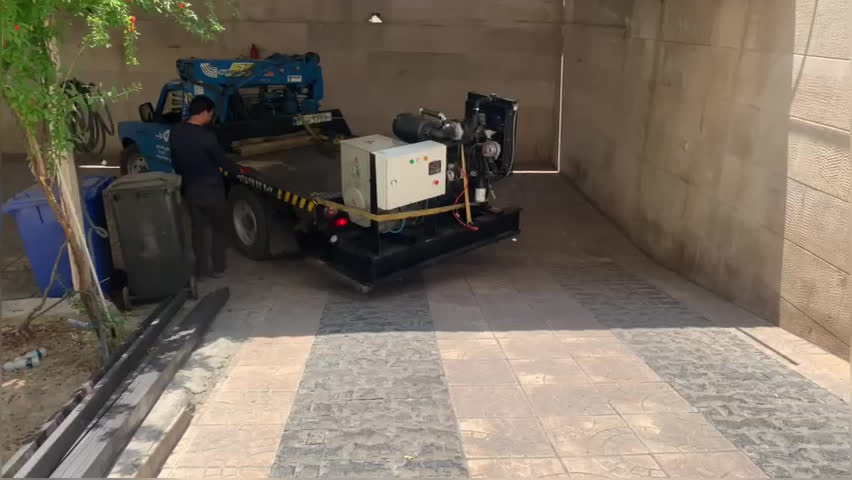 جرثقیل دکل دار در شرق تهران