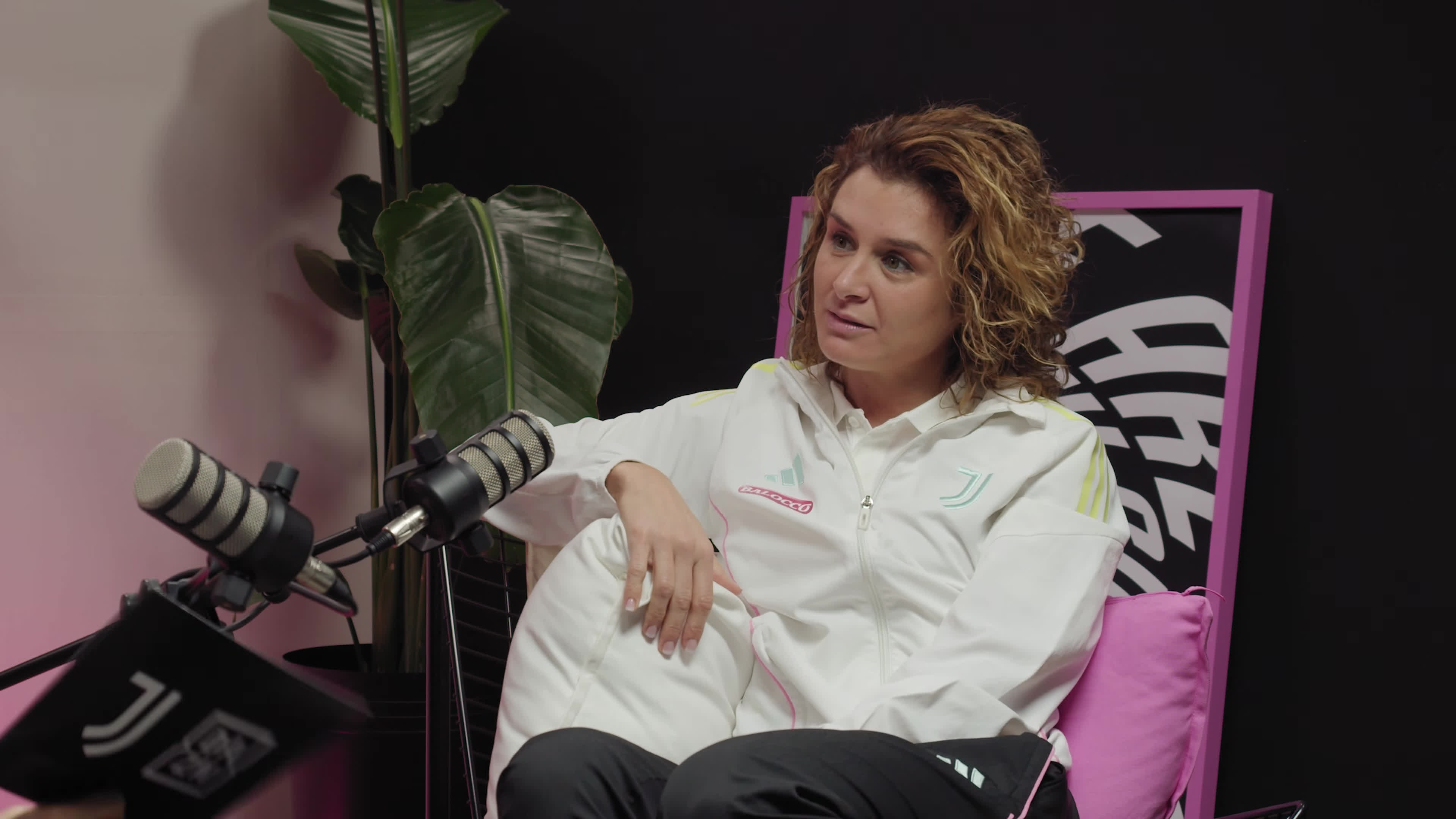Which movie scene do you know by heart? | TALK WITH US | Cristiana Girelli & Bar