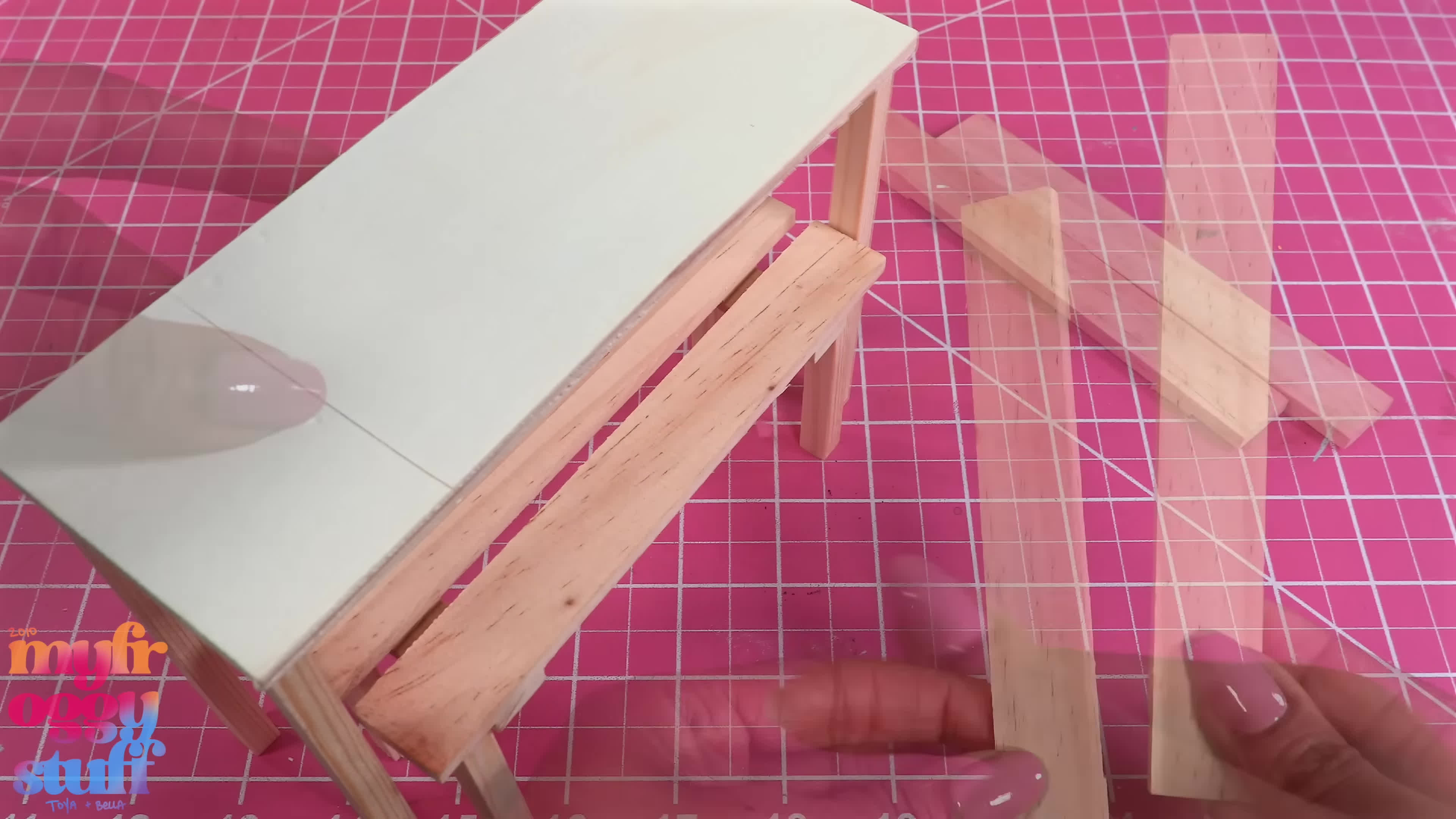 Doll Room Makeover : Mini Art Studio | DIY Dollhouse Crafts | Mini Brands