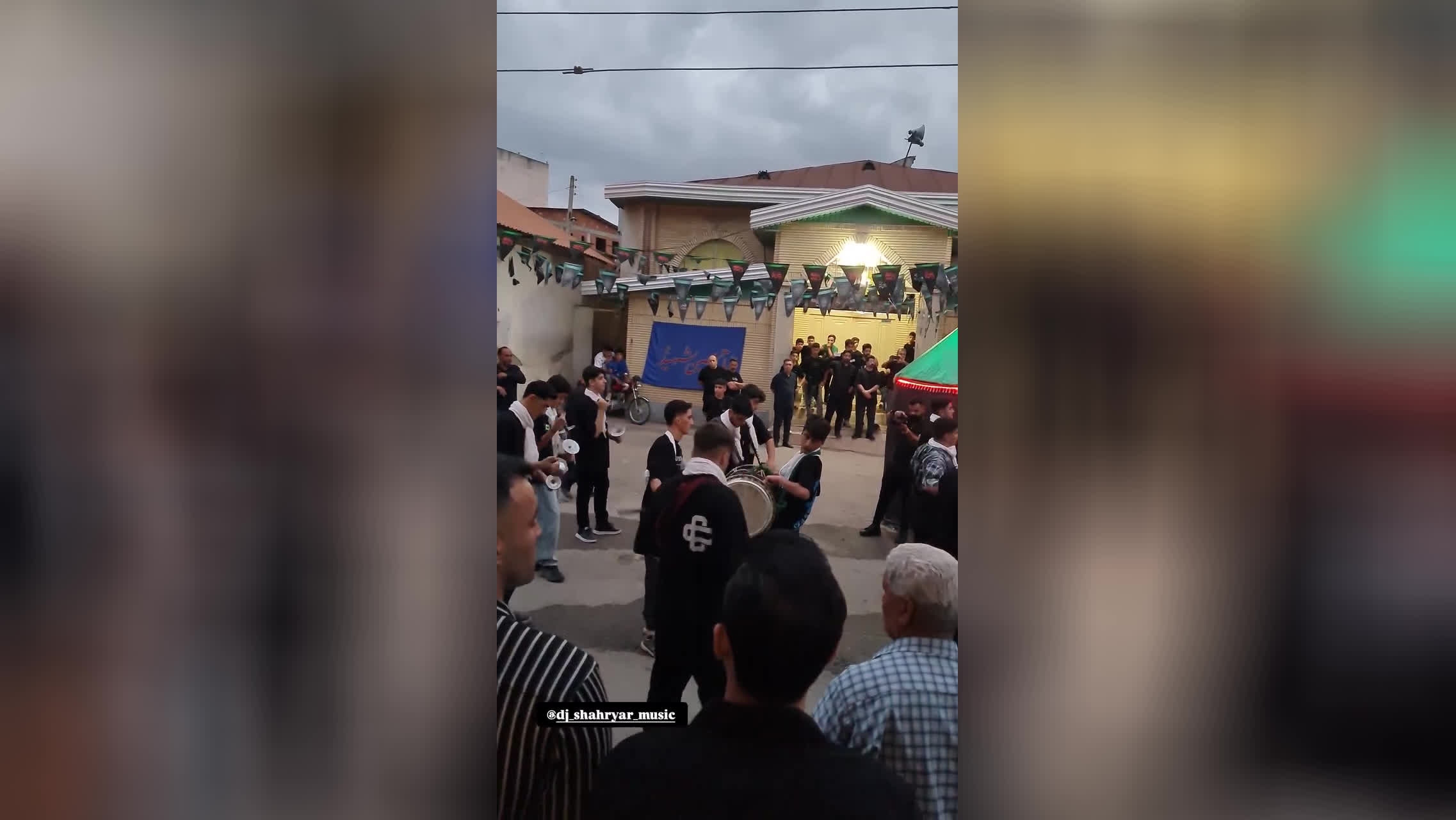 مراسم‌دسته‌رویی محله‌گت‌زمین مقابل مسجد ملامحله